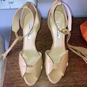 Oscar De La Renta Nude Pumps with Tassel